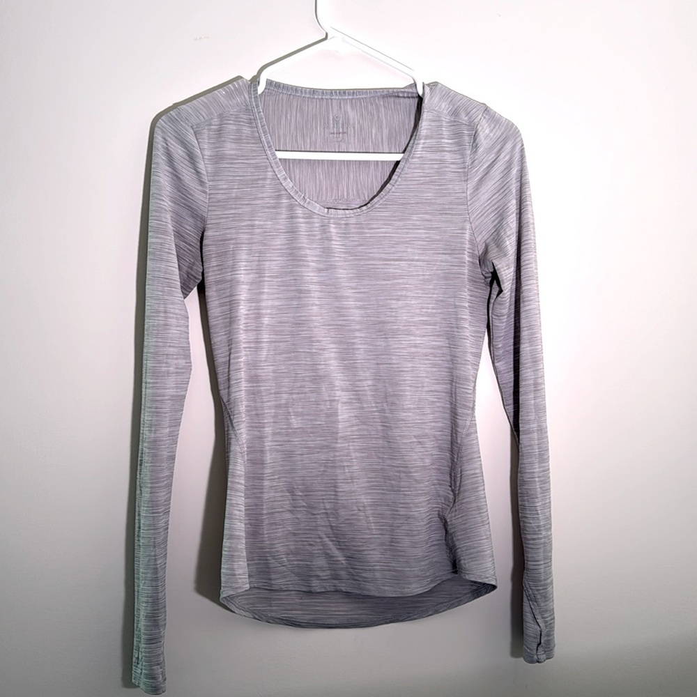 Athleta Gray Long Sleeve Shirt Thumb Holes Size XXS- fits like a tight small